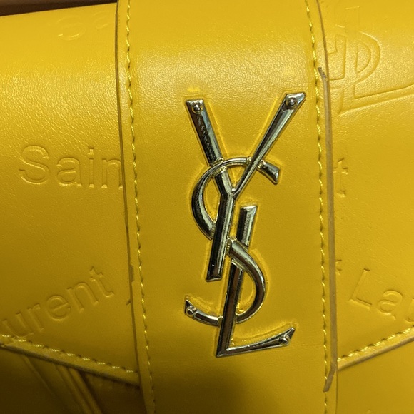 Beautiful crossbody - Picture 2 of 5